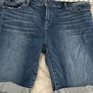 Paige denim size 34 Jax Knee short.